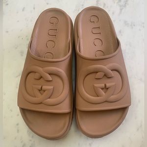 Gucci - Women’s interlocking G slide sandal, Brown Rubber size 39